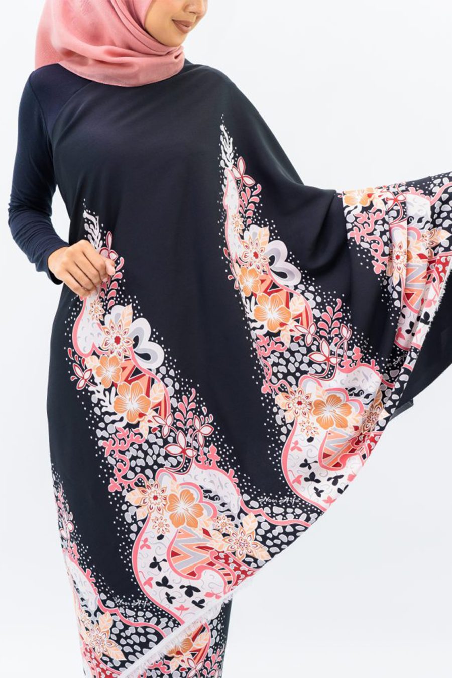 KAIN PASANG BATIK SWISS SATIN BLACK -+22MTR - Image 3